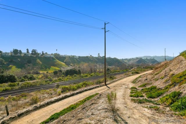 4186 Camino Islay, San Diego CA: https://media.crmls.org/mediaz/a4629aeb-65bf-4c0e-acad-fb29bcd59b53.jpg