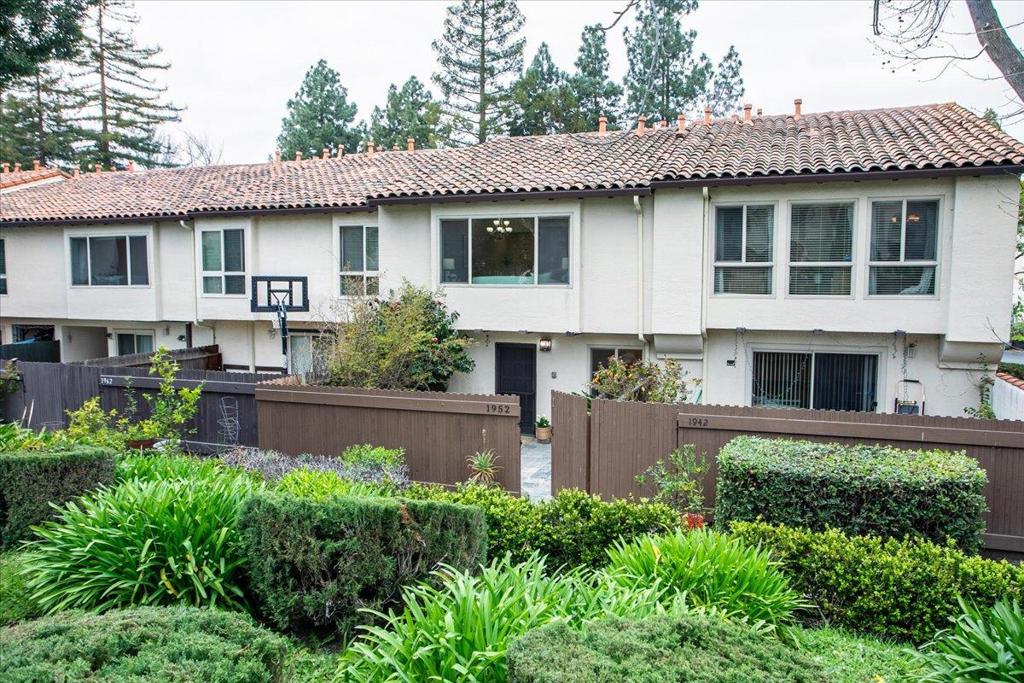 1952 Briscoe Terrace
