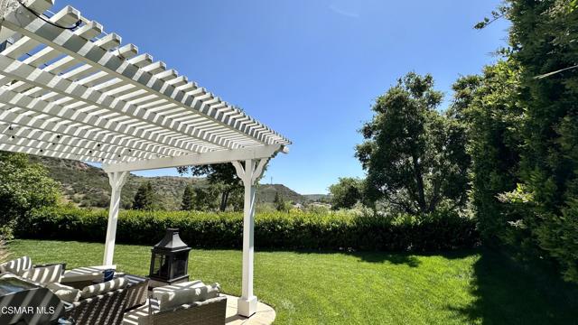 1658 Bushgrove Court, Lake Sherwood CA: https://media.crmls.org/mediaz/a46327e0-73da-449a-a6de-efdb7abceb6c.jpg