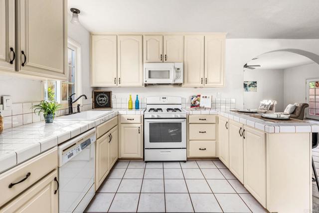 Detail Gallery Image 13 of 43 For 8319 Prospect Ave, Santee,  CA 92071 - 3 Beds | 3 Baths