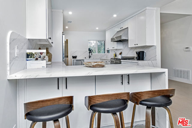 4512 Libbit Avenue, Encino CA: https://media.crmls.org/mediaz/a4641712-b60d-4bce-b861-537bdd4406a2.jpg