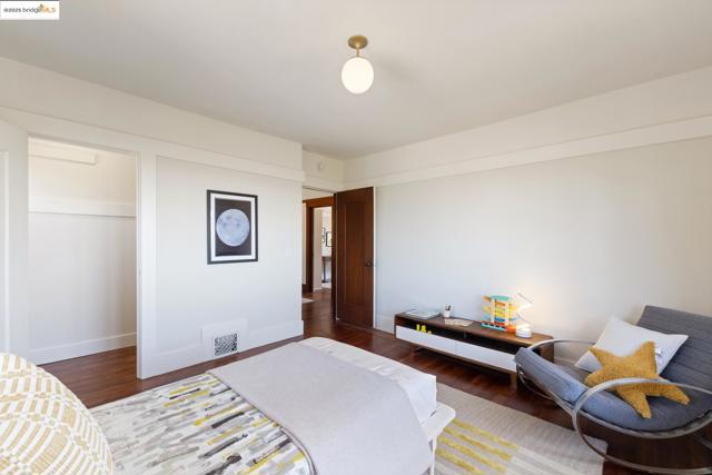 971 Santa Barbara Rd, Berkeley CA: https://media.crmls.org/mediaz/a4641bf6-68ff-48cf-a9f5-18c078078477.jpg