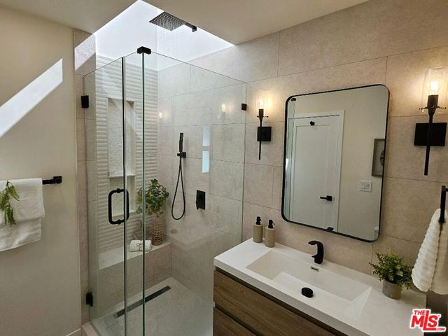 3260 Sagamore Way, Los Angeles CA: https://media.crmls.org/mediaz/a4645237-9e4f-4fe4-ab00-3b56c38214f2.jpg