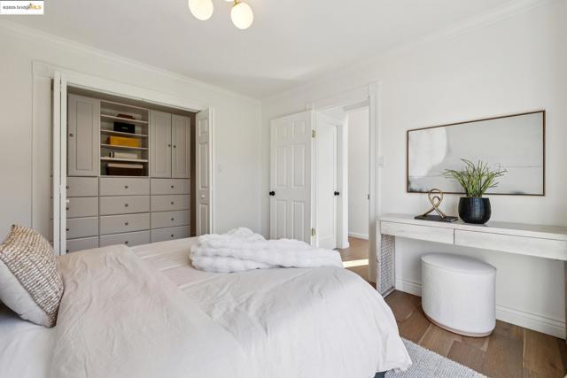 1642 10Th St, Berkeley CA: https://media.crmls.org/mediaz/a464ac32-d6af-496b-841f-9376234ec2d1.jpg