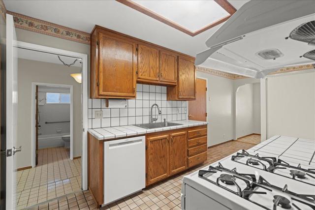 667 Los Padres Boulevard, Santa Clara CA: https://media.crmls.org/mediaz/a464bf2b-7950-4490-921a-317c0ef4da76.jpg