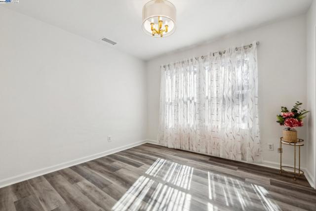 37107 Holly St, Fremont CA: https://media.crmls.org/mediaz/a4650264-dd01-4760-b758-a3218b7c0f81.jpg