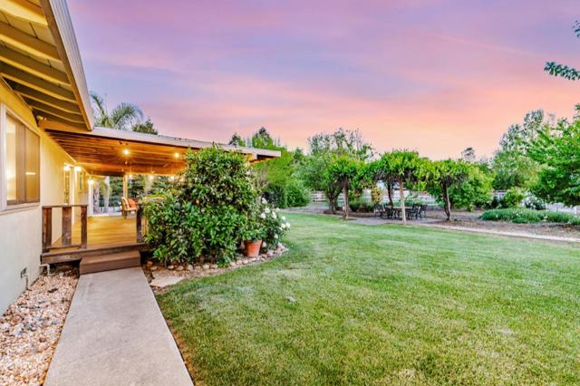 10495 Garcia Lane, Gilroy CA: https://media.crmls.org/mediaz/a46519fc-7597-4e63-a6bd-74f3d61a48f1.jpg