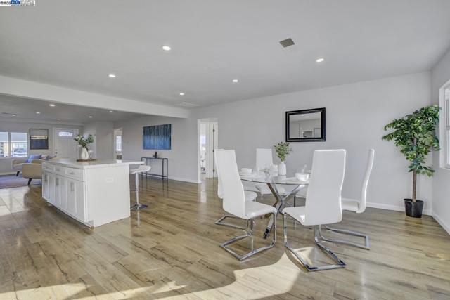 215 Isleton Ave, Oakland CA: https://media.crmls.org/mediaz/a46535b0-c1ce-405a-9f90-09d079752ee0.jpg