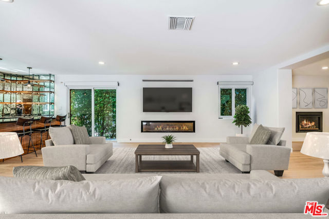 3201 Viola Place, Marina del Rey CA: https://media.crmls.org/mediaz/a465ab16-c83a-4384-9c1f-53526d2b78f4.jpg