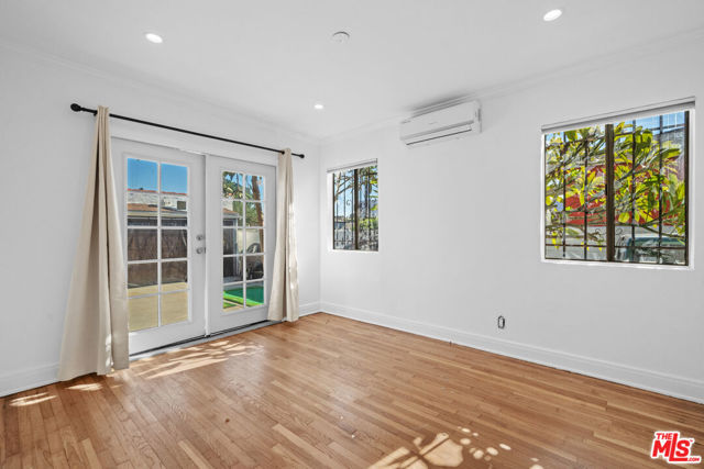 2826 Somerset Drive, Los Angeles CA: https://media.crmls.org/mediaz/a465ec71-a35a-4304-949d-a2b6ecbb17b6.jpg