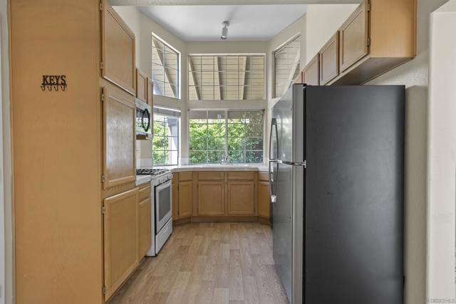 31060 Corte Anza, Temecula CA: https://media.crmls.org/mediaz/a465fae3-f9d1-4992-978c-3f8e2cd22d5f.jpg