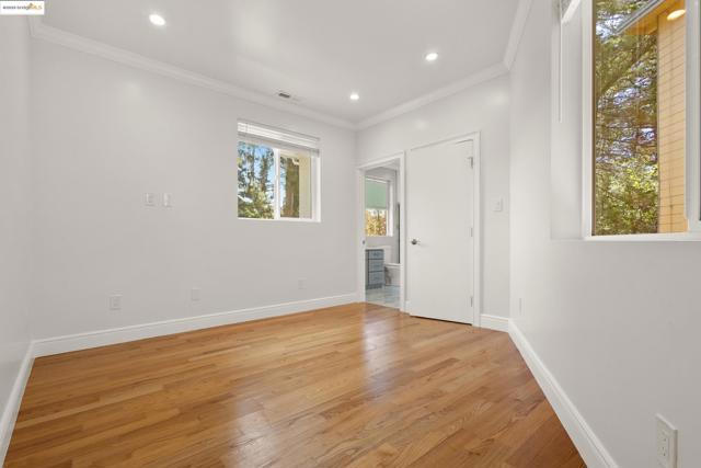 5915 Balboa Dr, Oakland CA: https://media.crmls.org/mediaz/a46600aa-4ce2-461b-907e-1905a18d0e73.jpg