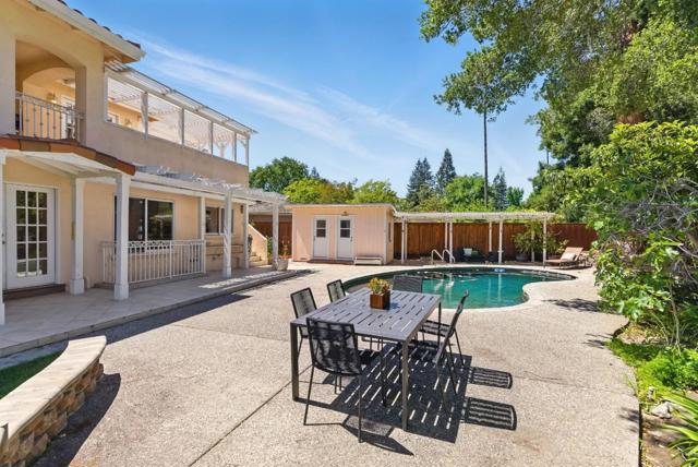41 Regent Place, Palo Alto CA: https://media.crmls.org/mediaz/a4660699-2e7e-4eb1-8464-e08046dee5e2.jpg