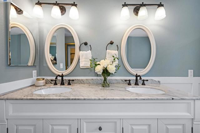 2200 Oneida Cir, Danville CA: https://media.crmls.org/mediaz/a466a94e-47bc-4016-b698-5721ae265f1a.jpg