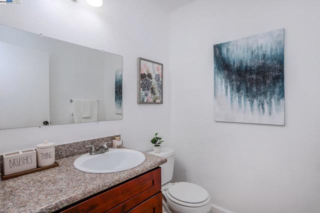 34724 Teal Cmn, Fremont CA: https://media.crmls.org/mediaz/a466b674-dd77-4966-a8ab-01df729626a9.jpg