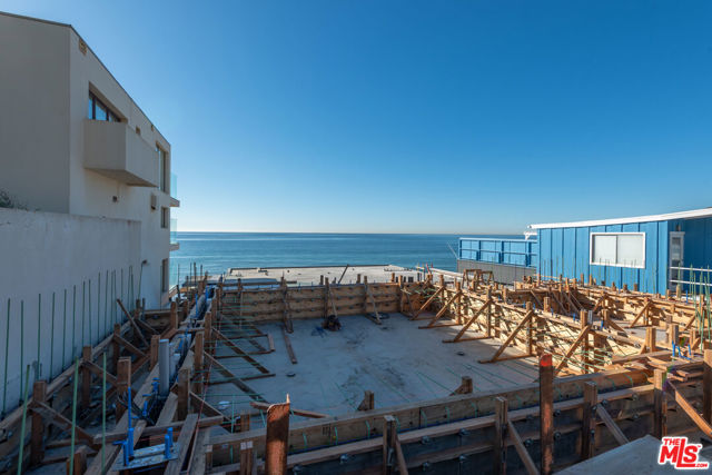 25306 Malibu Road, Malibu CA: https://media.crmls.org/mediaz/a467aad3-c5b8-49b9-973a-0b9077e6cfab.jpg