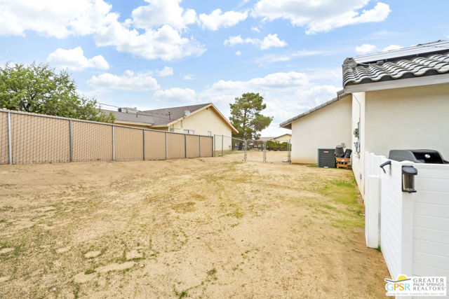 57745 San Tropeze Drive, Yucca Valley CA: https://media.crmls.org/mediaz/a4680b1c-f717-4a5d-95e6-e13f320b6933.jpg