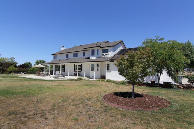 475 Torrano Court, Hollister CA: https://media.crmls.org/mediaz/a4688f1b-74cf-4597-b0b4-5c130294771c.jpg