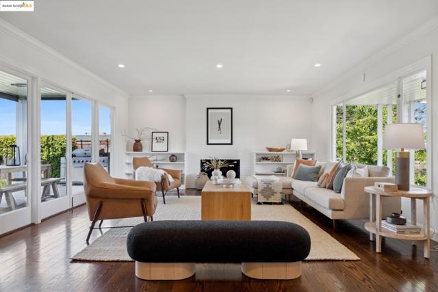 412 Scenic Avenue, Piedmont CA: https://media.crmls.org/mediaz/a4690376-b4f6-40db-bc27-384681a58281.jpg