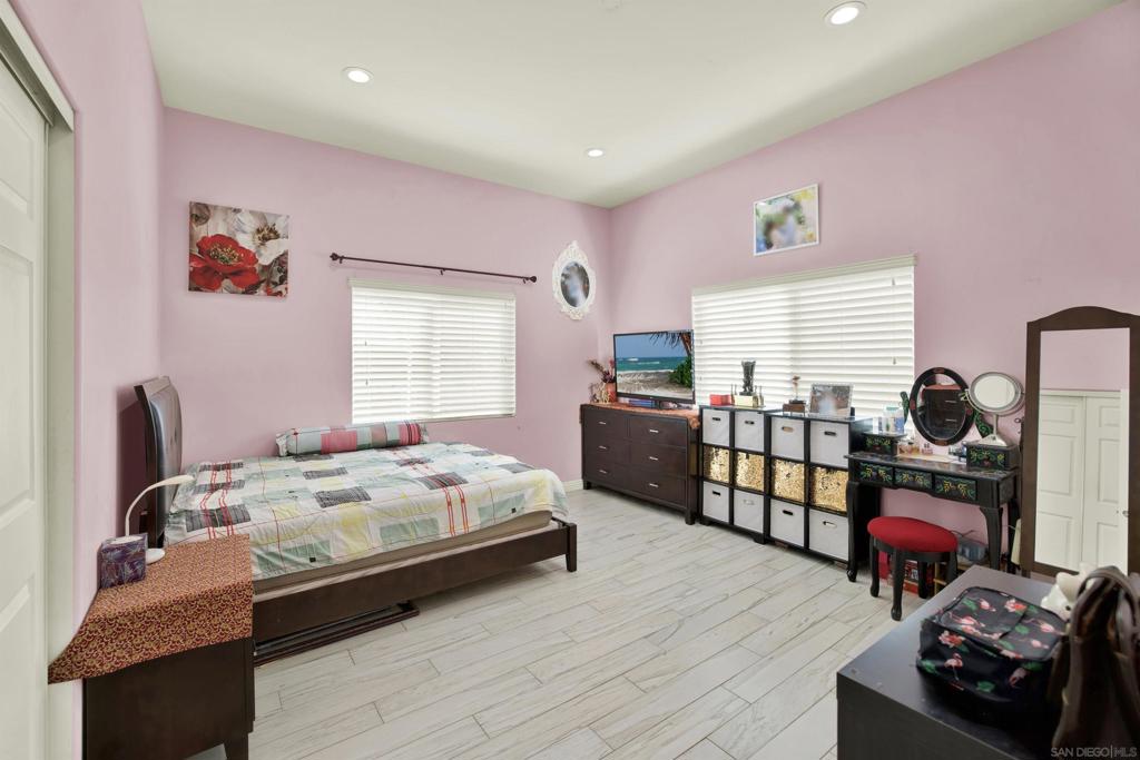 MLS #250039502SD image #14