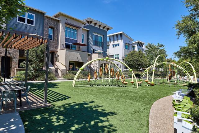 6140 Colt Place, Carlsbad CA: https://media.crmls.org/mediaz/a46b2829-bc5a-4e01-9059-64b5e875ca27.jpg