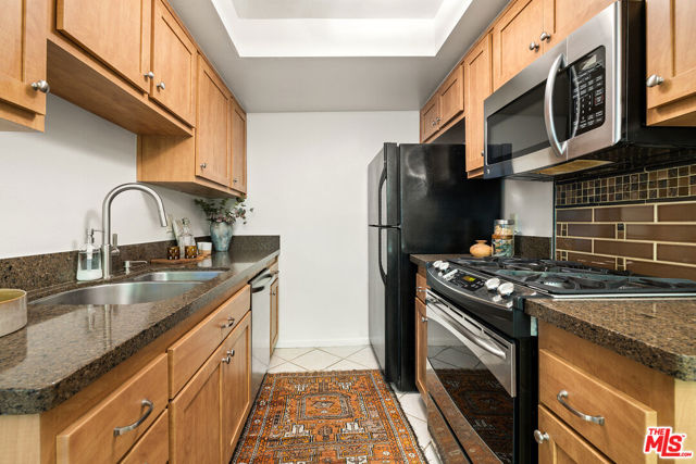 14727 Magnolia Boulevard, 112 photo 6