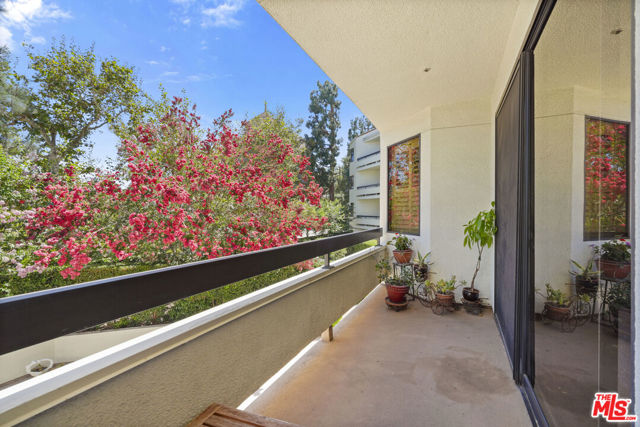 2102 Century Park Lane, Los Angeles CA: https://media.crmls.org/mediaz/a46c5351-c6ed-4573-8b38-c043f43a6c5d.jpg