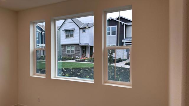 2817 Earthened Walk, Sacramento CA: https://media.crmls.org/mediaz/a46cccce-7c59-463a-beeb-82707628aa3c.jpg