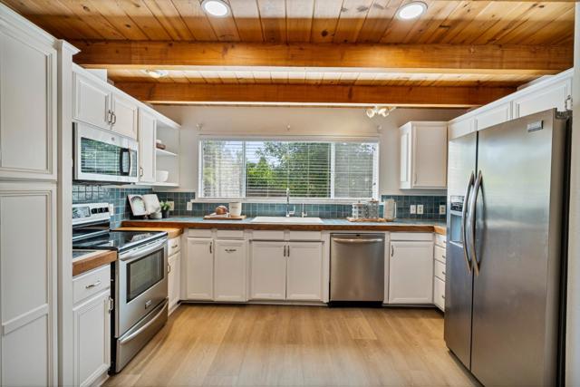 50 Florence Court, Hollister CA: https://media.crmls.org/mediaz/a46d1d3b-30ae-46ec-8a63-2628bc74344c.jpg