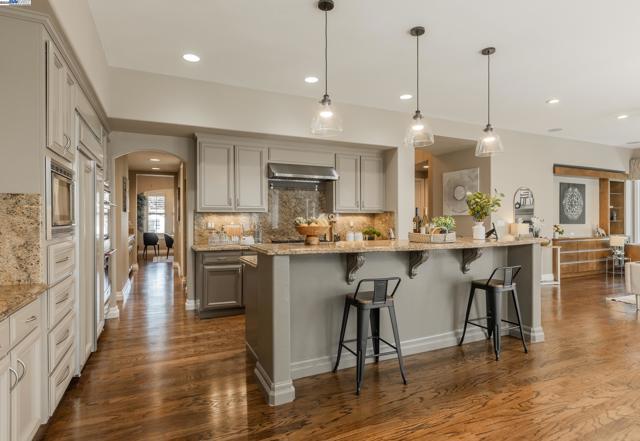 5633 Selena Ct, Pleasanton CA: https://media.crmls.org/mediaz/a46d9a51-26eb-4647-9989-0385d0f61e20.jpg