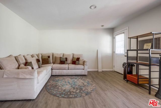 1060 E 45th Way, Long Beach CA: https://media.crmls.org/mediaz/a46e3833-c5f2-4625-83d9-7b110bcbcd2c.jpg