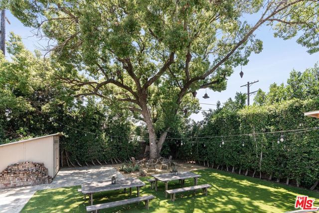 2130 W 27th Street, Los Angeles CA: https://media.crmls.org/mediaz/a46f7ff6-21c6-4148-bcaa-92b82a306015.jpg