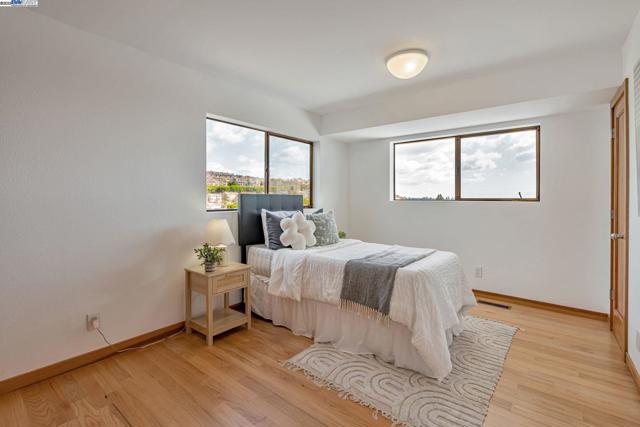 1522 Grand View Drive, Berkeley CA: https://media.crmls.org/mediaz/a46fe78a-bf8e-43ec-b081-fd6cf99bd446.jpg