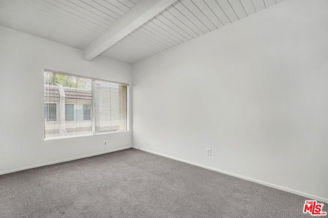 11744 Moorpark Street, Studio City CA: https://media.crmls.org/mediaz/a471067c-33b3-4a9e-9b00-6422f97ee833.jpg