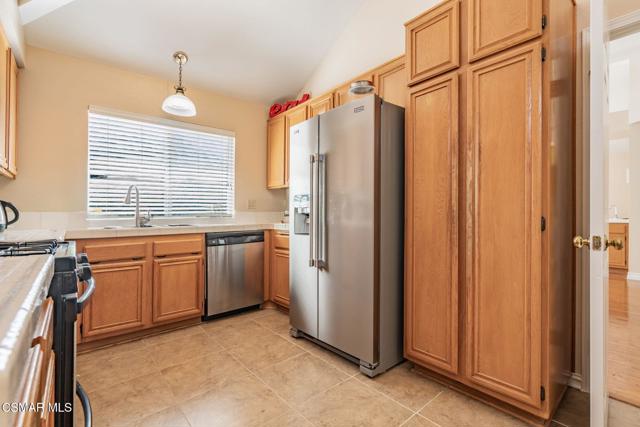 271 Augustine Way, Simi Valley CA: https://media.crmls.org/mediaz/a471d005-5388-44f3-9c24-e80e701d14e6.jpg
