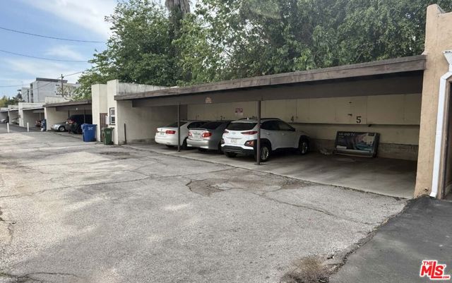 5319 Vantage Avenue, Valley Village CA: https://media.crmls.org/mediaz/a471f139-7b48-4918-b9d0-f7ac54a4ca53.jpg