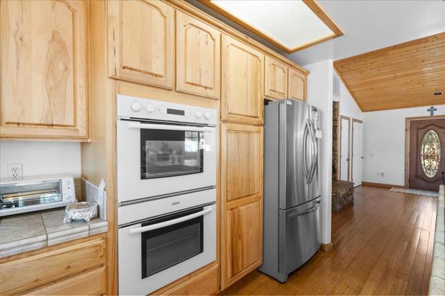 2737 Cedar Lane, Big Bear CA: https://media.crmls.org/mediaz/a47313a0-f1fb-48bd-863e-69d8e45a986e.jpg