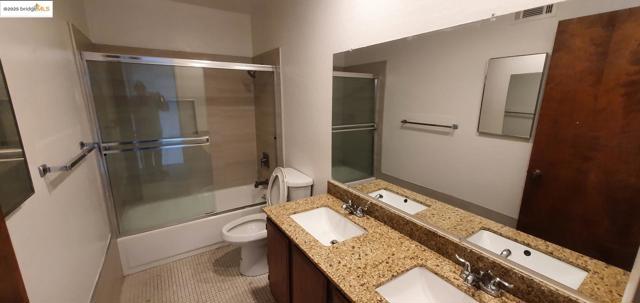 369 21st AVE, San Francisco CA: https://media.crmls.org/mediaz/a4732355-3614-4a6e-b35f-6fe6d7159cb6.jpg
