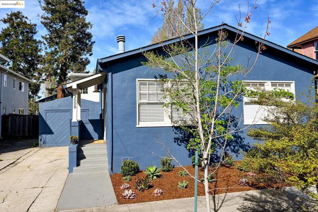 3008 Deakin St, Berkeley CA: https://media.crmls.org/mediaz/a473ace6-f203-423f-9a86-24118a507690.jpg