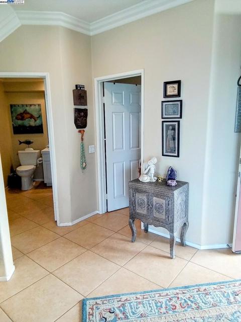 24350 Lorenzo Ln,  CA: https://media.crmls.org/mediaz/a47430fe-7e24-4af9-8d1d-ec36a3960be8.jpg