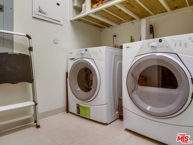 1100 S Hope Street, Los Angeles CA: https://media.crmls.org/mediaz/a4744790-a724-46eb-ae8a-0ebcab0430b1.jpg