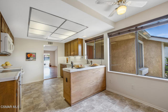 31310 Village 31, Camarillo CA: https://media.crmls.org/mediaz/a474b9a9-faed-48c5-a559-2c79604deaf2.jpg