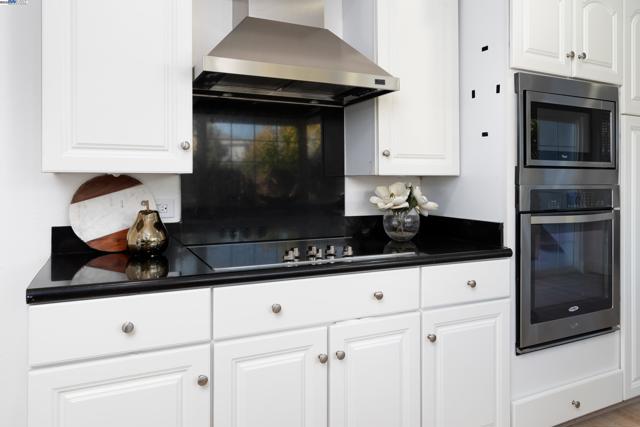 4452 Alice Way, Union City CA: https://media.crmls.org/mediaz/a474d4d1-21a3-4694-81aa-097f4b94bd28.jpg