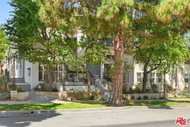 1013 16th Street, Santa Monica CA: https://media.crmls.org/mediaz/a4756d68-e7e3-4138-82e1-b52b58bc4bf5.jpg