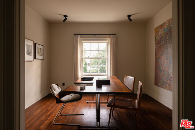324 S Rimpau Boulevard, Los Angeles CA: https://media.crmls.org/mediaz/a475c6f3-5a86-4de9-b6bf-49dc85df3b13.jpg