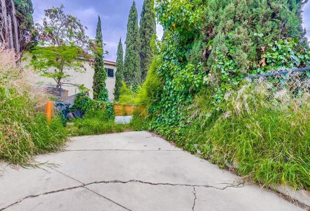 1279 N Hicks Drive, East Los Angeles CA: https://media.crmls.org/mediaz/a4763f43-6e59-4c27-89ac-dec01cd04721.jpg