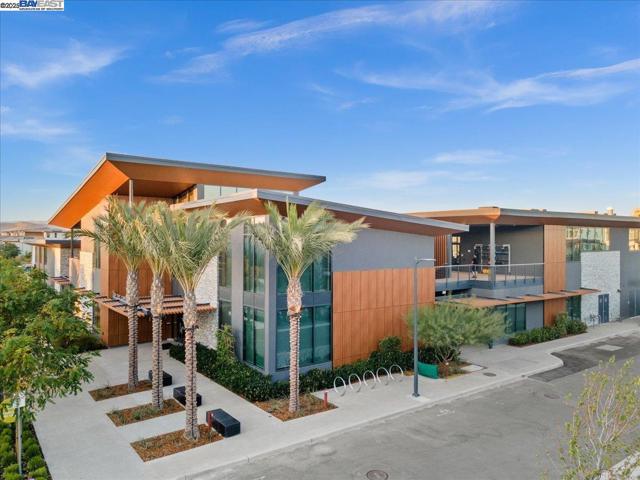 6017 Basaltina Pl, Dublin CA: https://media.crmls.org/mediaz/a4766a44-3ad1-414b-867e-8676d3c11fd9.jpg