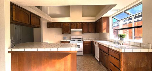 46200 Pine Meadow Drive, King City CA: https://media.crmls.org/mediaz/a47674d5-09b3-47cd-9593-8ca0cd388300.jpg