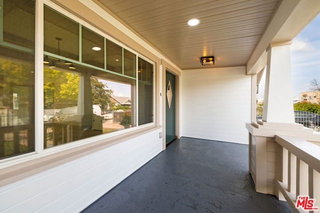 1558 W 47th Street, Los Angeles CA: https://media.crmls.org/mediaz/a476a050-c233-44b8-993f-809f13d1055e.jpg