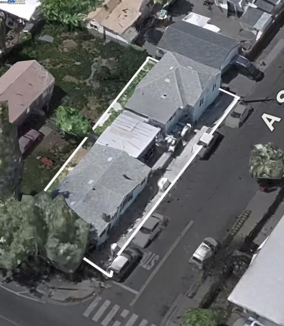 1273 98th Ave, Oakland CA: https://media.crmls.org/mediaz/a47709a0-a279-4537-985b-8727fe5a3789.jpg